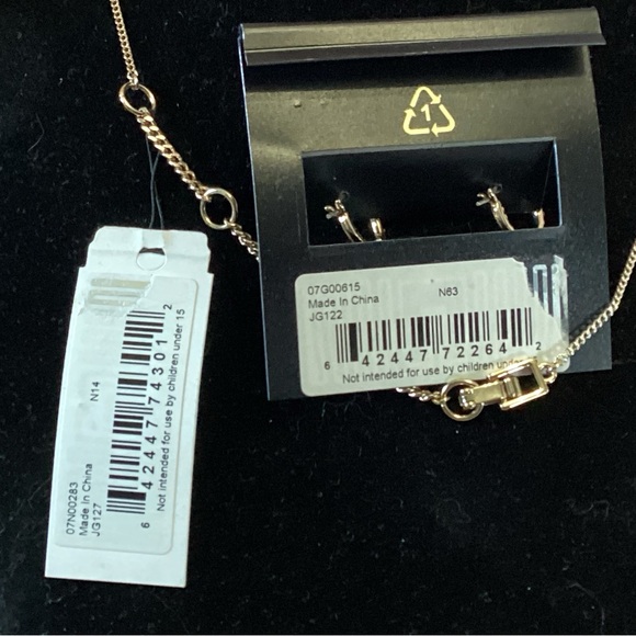 Givenchy Gold and Pearl Jewelry Set - Picture 4 of 5